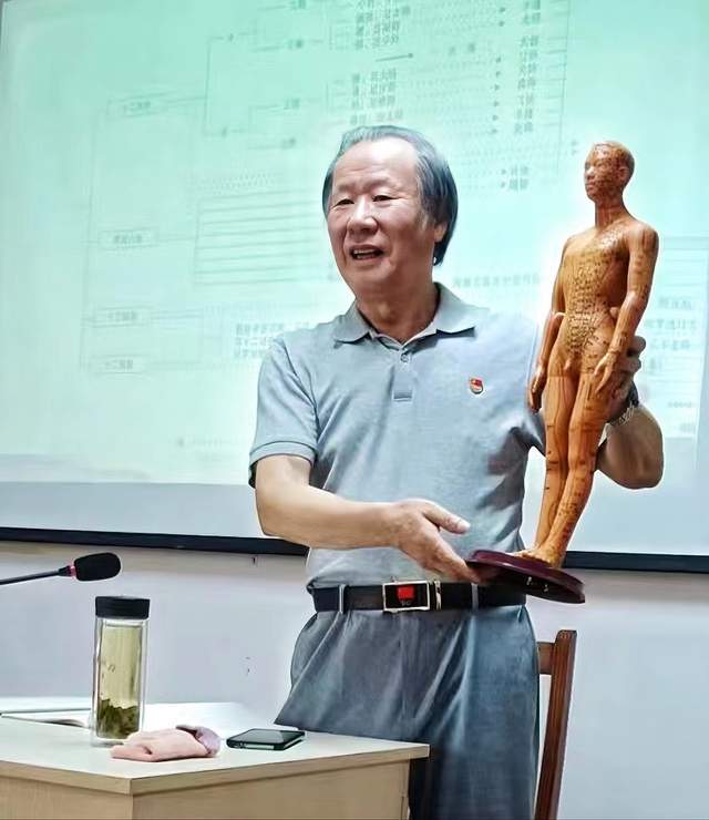 九江老年大学副校长汤瑞琪指导中医养生班教学-第2张图片-天天中医网