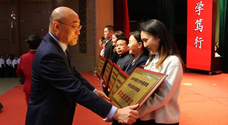 山东新中鲁中医医院获授“山东中医药大学中医学院联合培养单位”-第4张图片-天天中医网